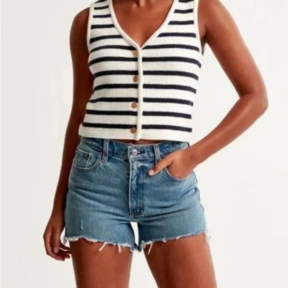 Abercrombie The 4 inch Mom Jean Shorts